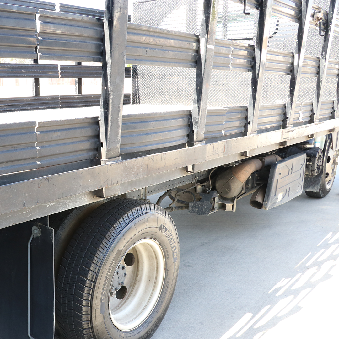 Boxer Heavy Duty Weld On Stake Pocket Anchors for Flatbed Trailers and Trucks - Fits 2" x 4" Stud